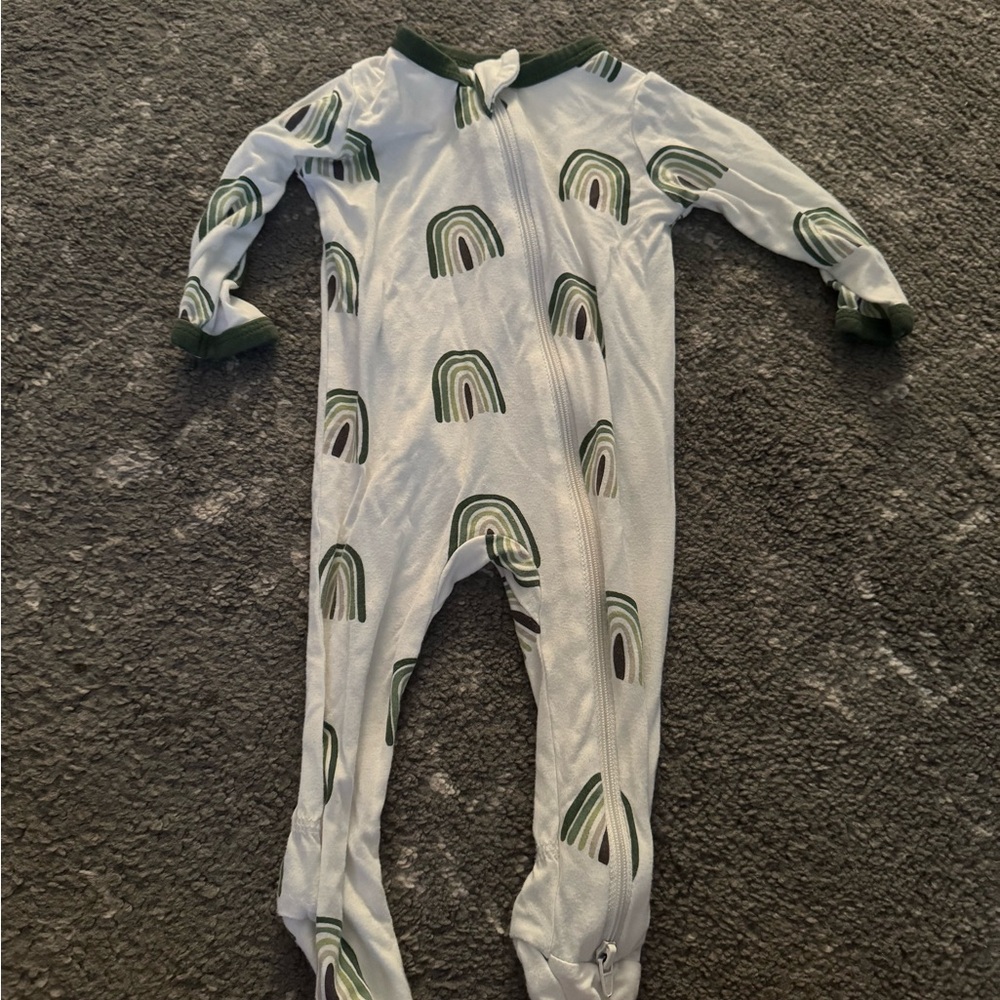 Kyte baby onesie green with rainbows 3-6 months